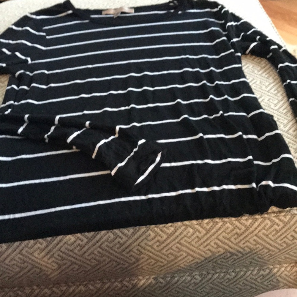 Black white stretchy top